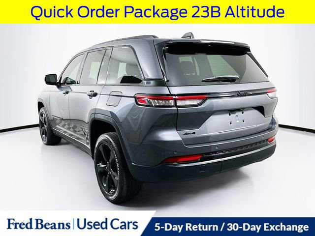 Used 2023 Jeep Grand Cherokee Altitude image 3
