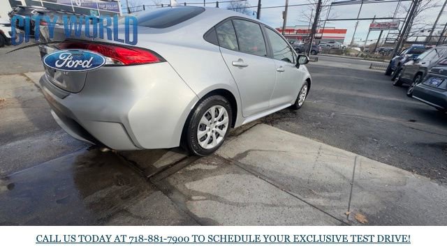 Used 2022 Toyota Corolla LE image 3