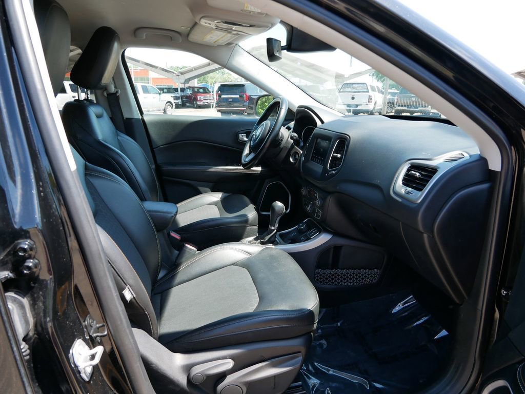 Used 2019 Jeep Compass Latitude w/ Popular Equipment Group AWD/4WD image 8