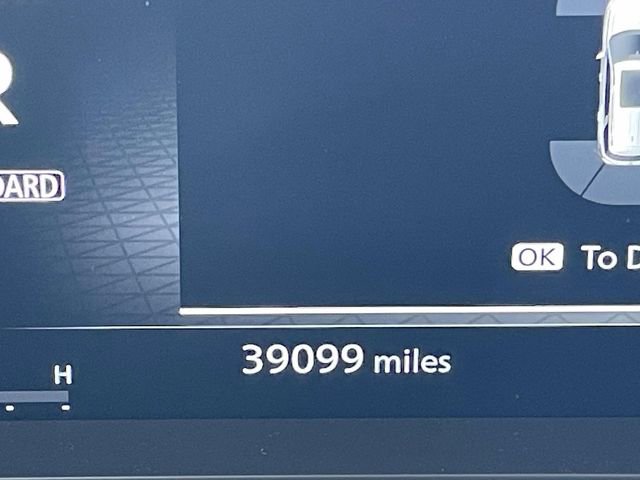 Used 2024 Nissan Pathfinder Platinum image 30