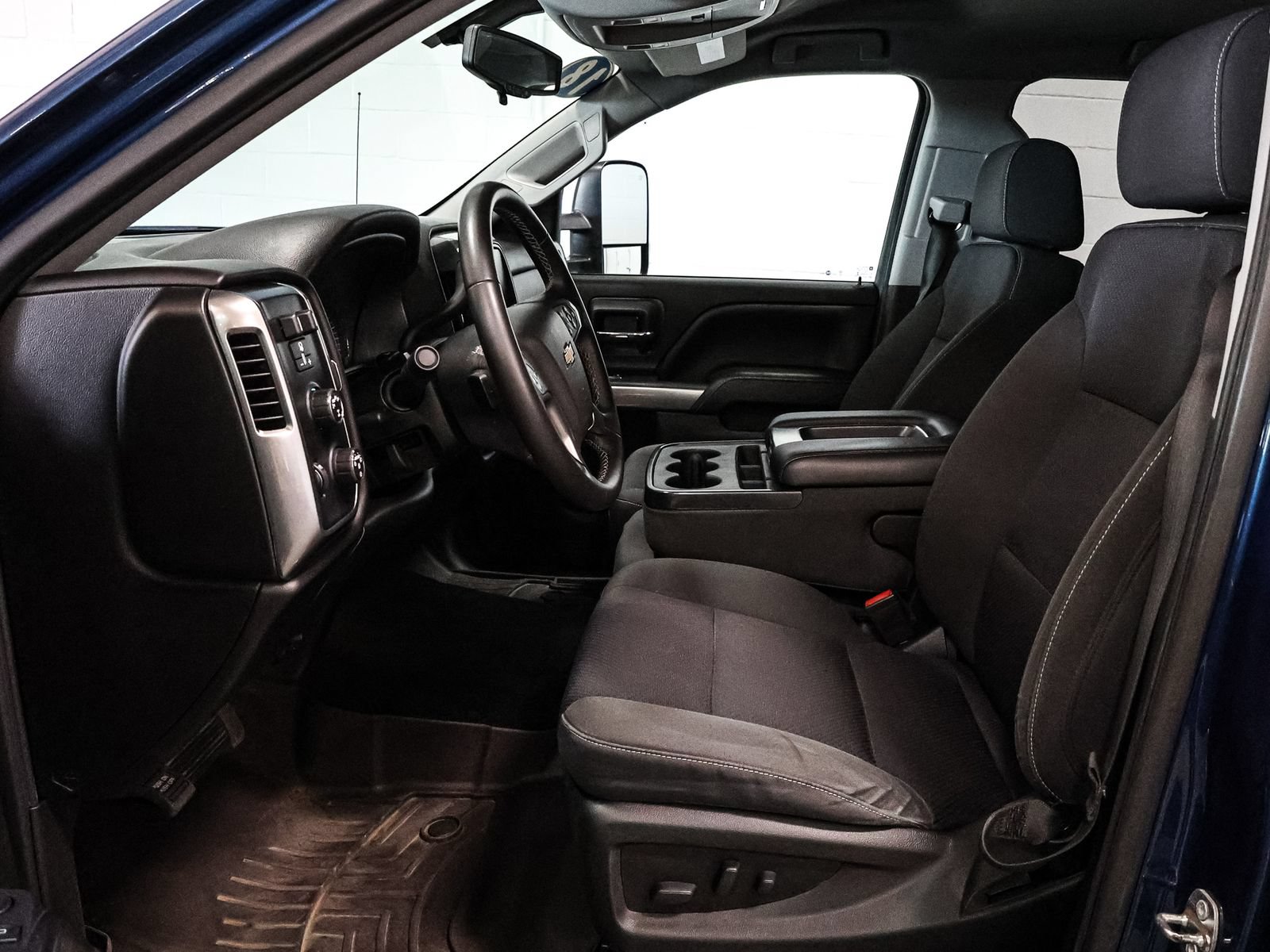 Used 2018 Chevrolet Silverado 1500 LT w/ All Star Edition AWD/4WD image 22