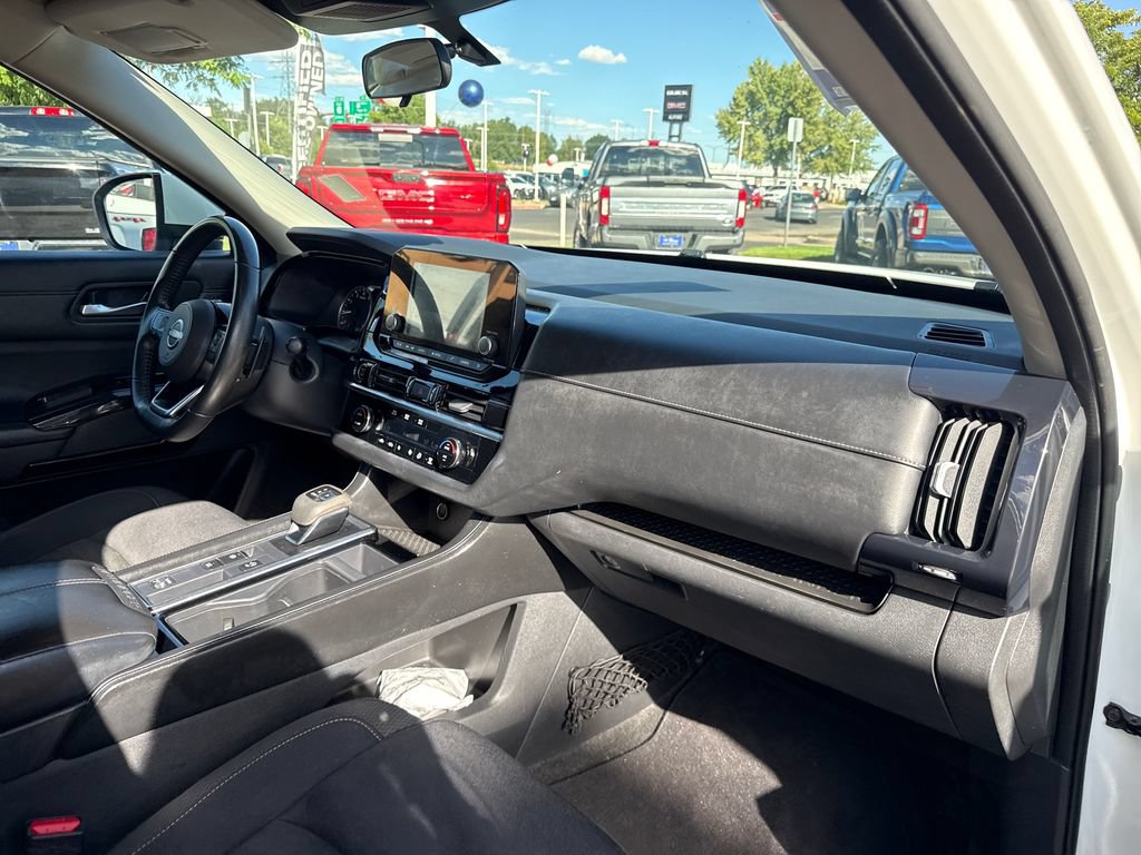 Used 2022 Nissan Pathfinder SV w/ SV Black Package FWD image 33
