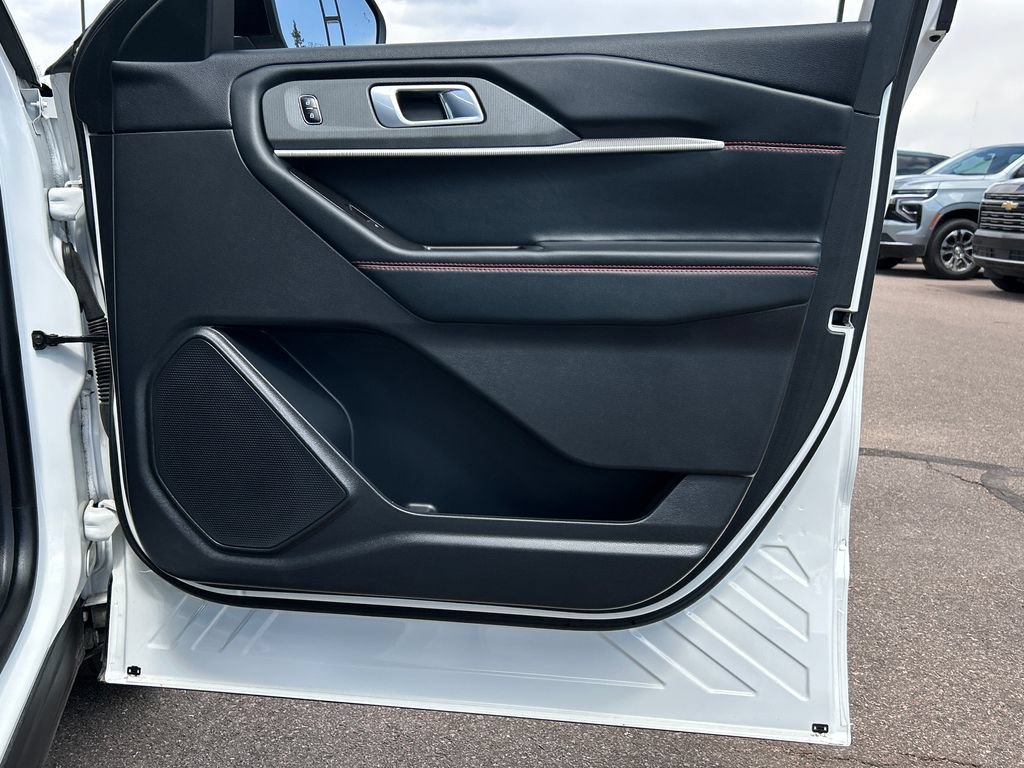 Certified 2025 Ford Explorer ST-Line w/ ST-Line Street Pack AWD/4WD image 33