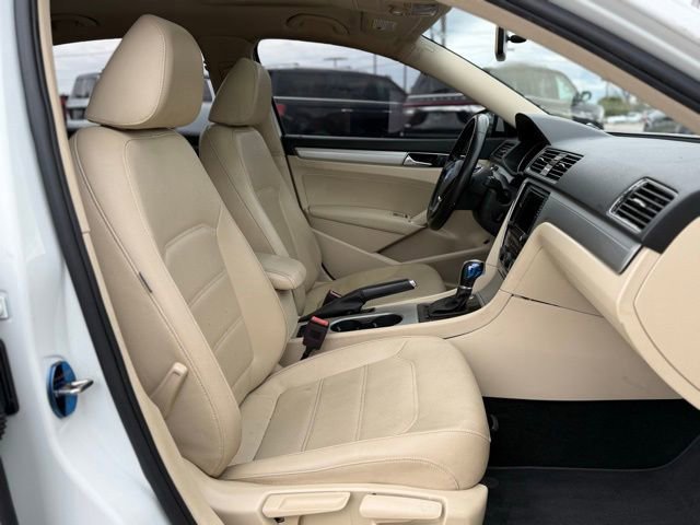 Used 2019 Volkswagen Passat 2.0T Wolfsburg w/ Wheels & Sunroof Package image 30