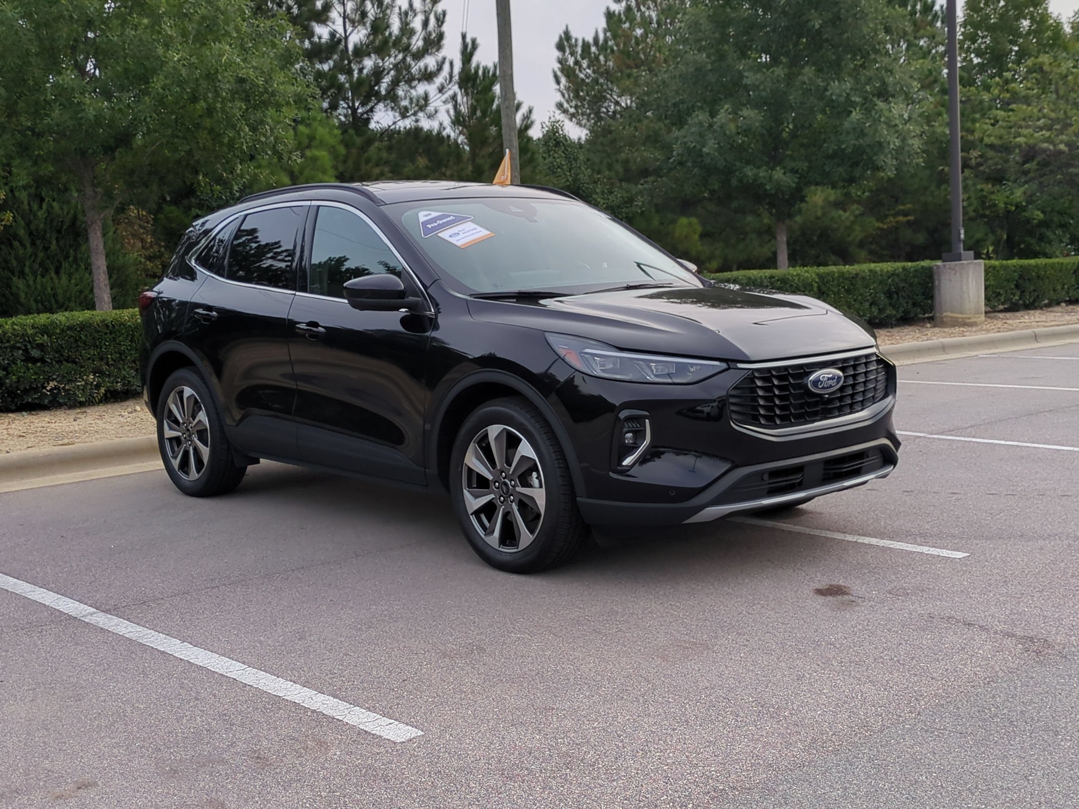 Certified 2023 Ford Escape Platinum AWD/4WD image 1