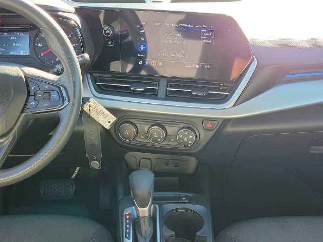 Used 2026 Chevrolet Trax LS w/ LS Convenience Package FWD image 19