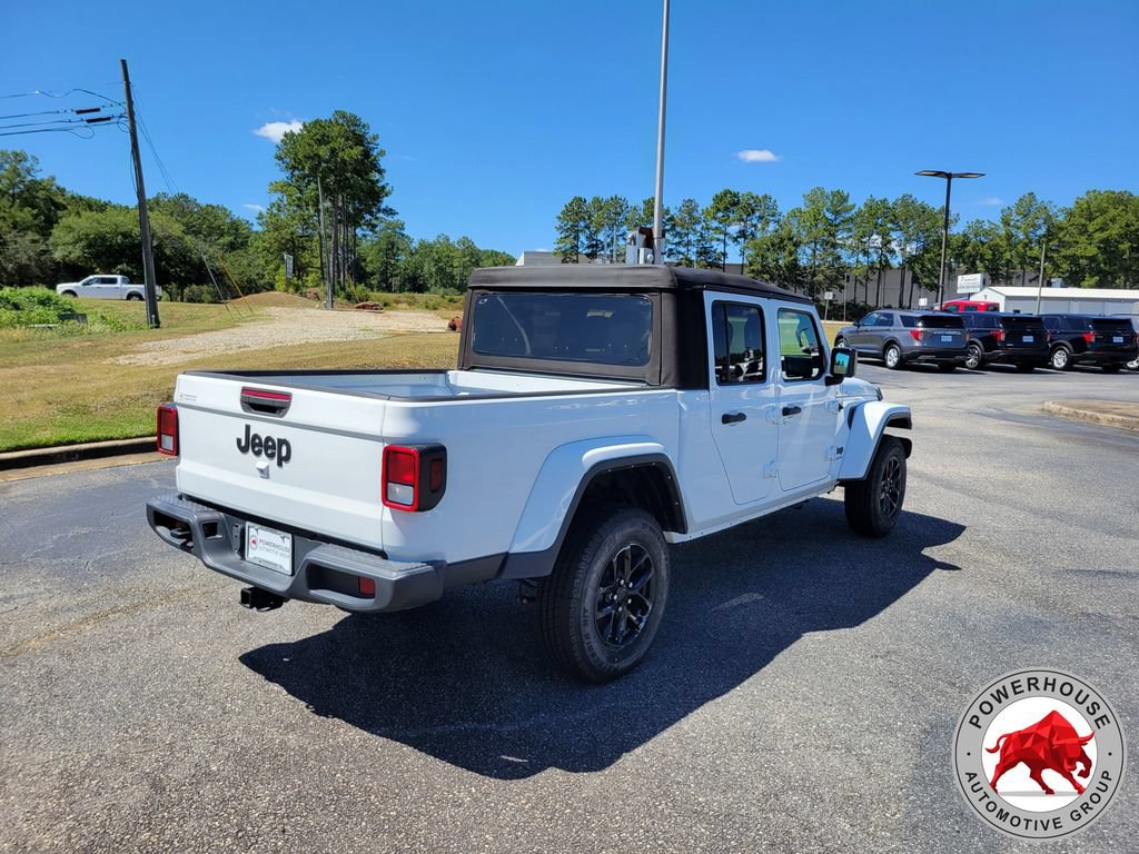 Used 2022 Jeep Gladiator Sport AWD/4WD image 6