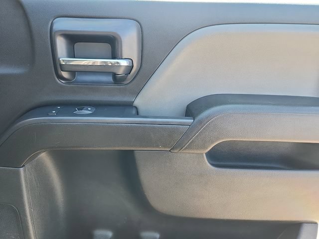 Used 2018 Chevrolet Silverado 1500 Custom w/ Custom Value Package AWD/4WD image 33