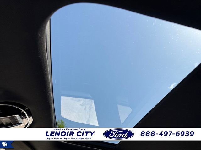 Used 2024 Jeep Grand Cherokee Overland w/ Luxury Tech Group IV AWD/4WD image 17