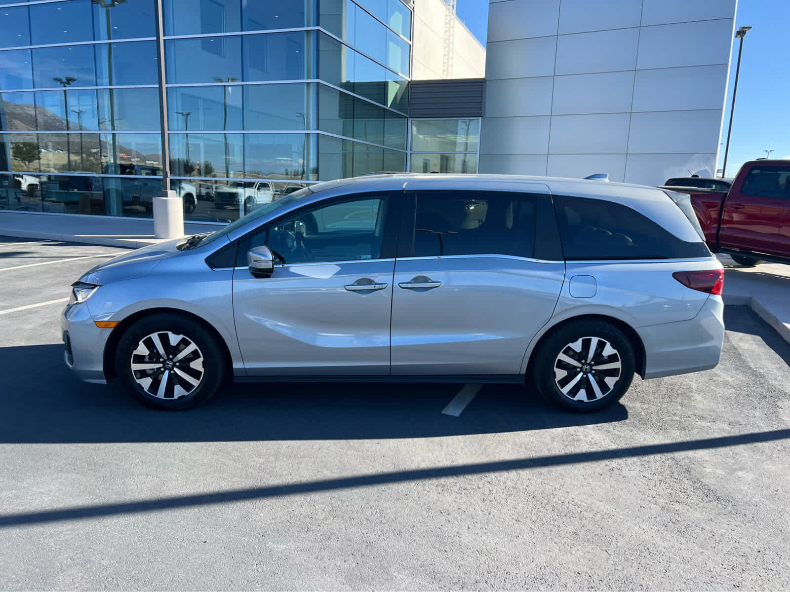 Used 2025 Honda Odyssey EX-L image 21