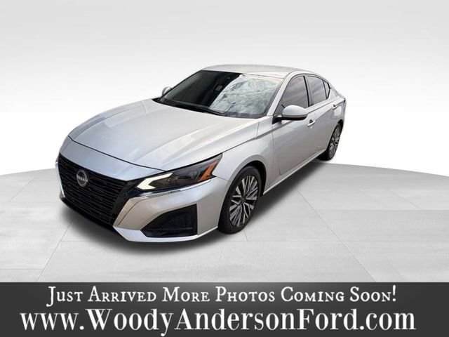 Used 2023 Nissan Altima 2.5 SV image 1