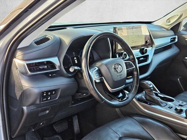 Used 2023 Toyota Highlander Platinum AWD/4WD image 9