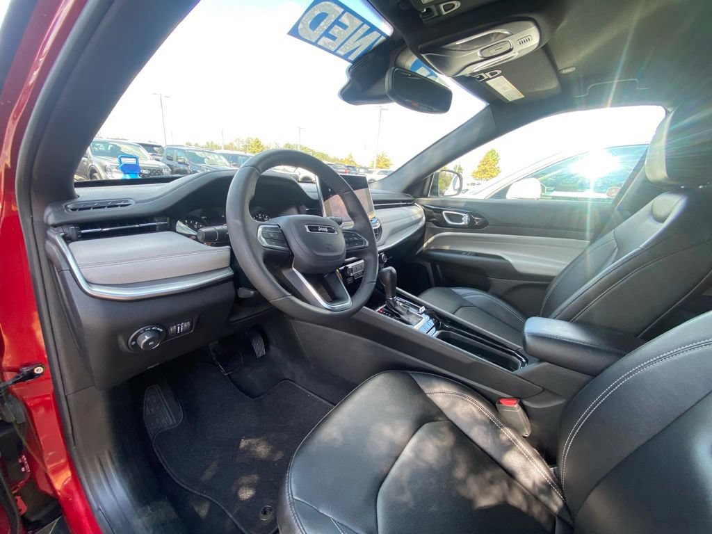 Used 2025 Jeep Compass Limited AWD/4WD image 9