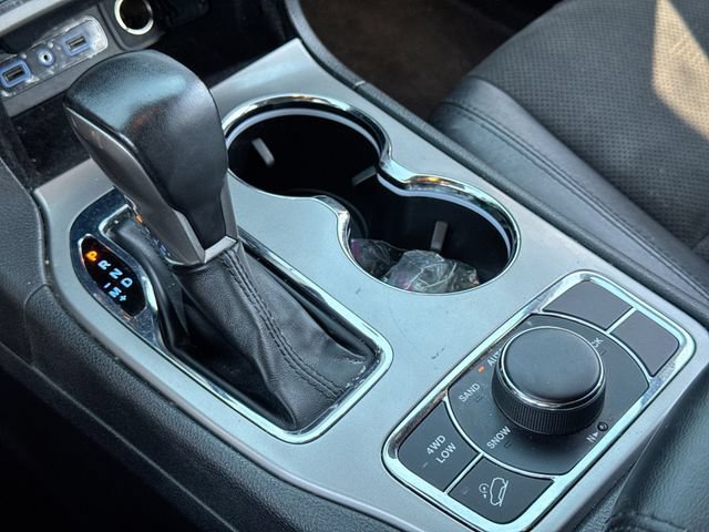 Used 2022 Jeep Grand Cherokee Laredo X AWD/4WD image 20