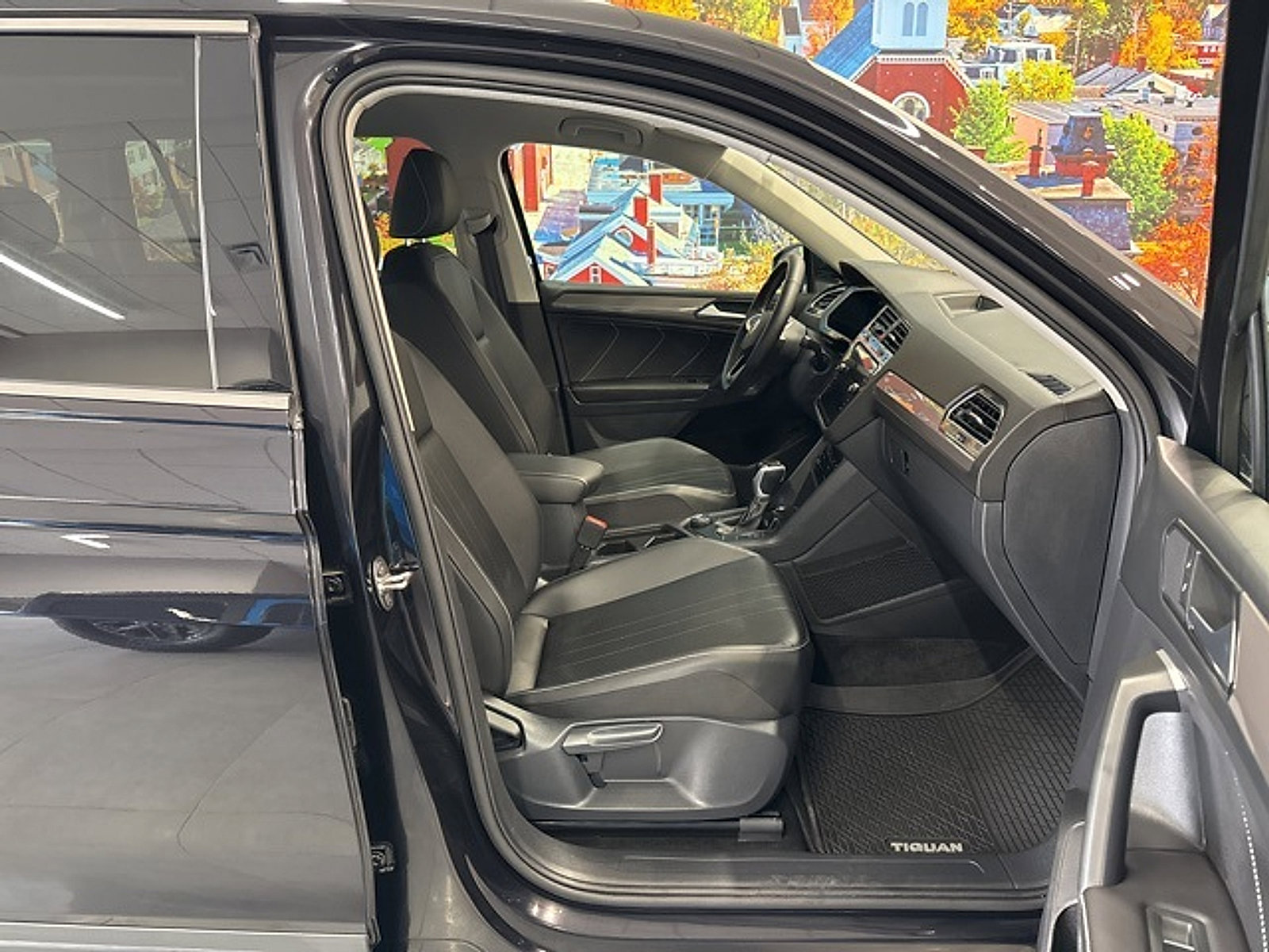 Used 2024 Volkswagen Tiguan SE image 53