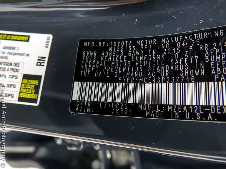 Used 2025 Toyota Corolla SE w/ SE Premium Package FWD image 29