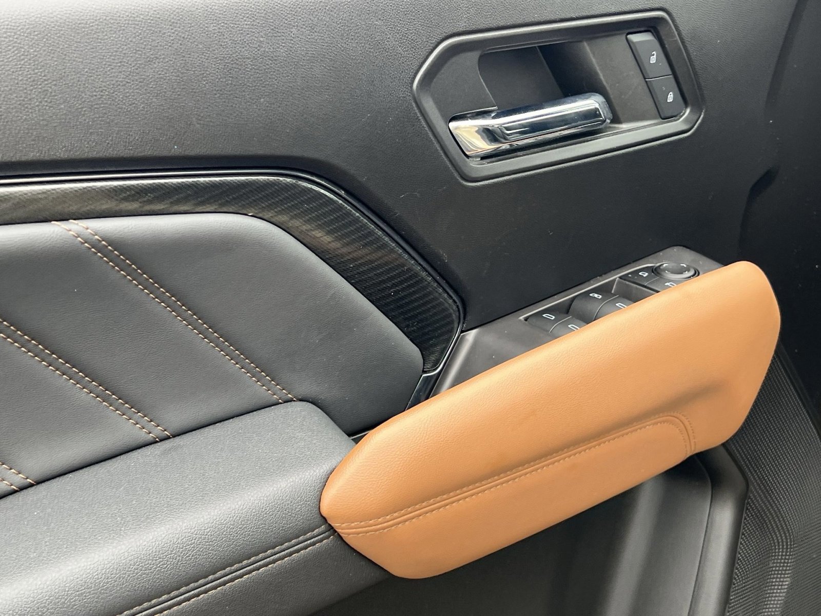 Used 2023 GMC Canyon AT4 image 15