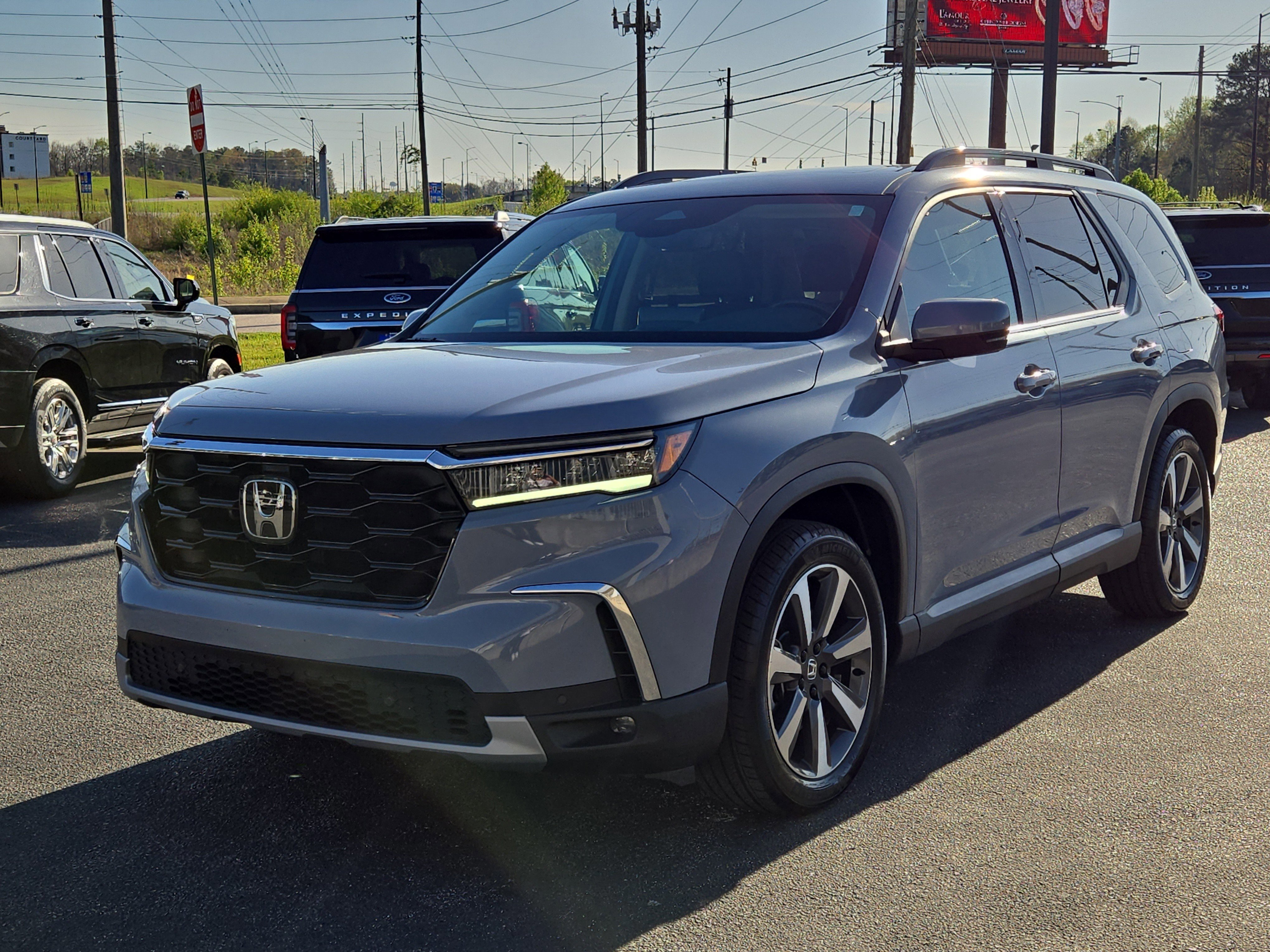 Used 2024 Honda Pilot Touring image 10