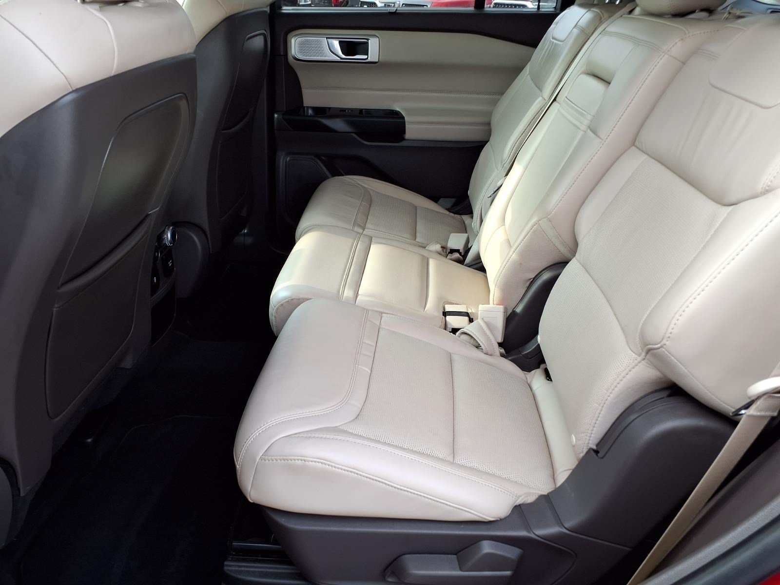 Certified 2020 Ford Explorer Platinum w/ Premium Technology Package AWD/4WD image 10