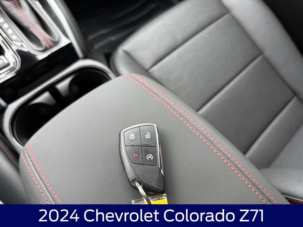 Used 2024 Chevrolet Colorado Z71 w/ Z71 Convenience Package 2 image 25
