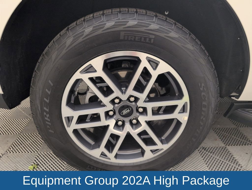 Certified 2025 Ford Expedition Active AWD/4WD image 19