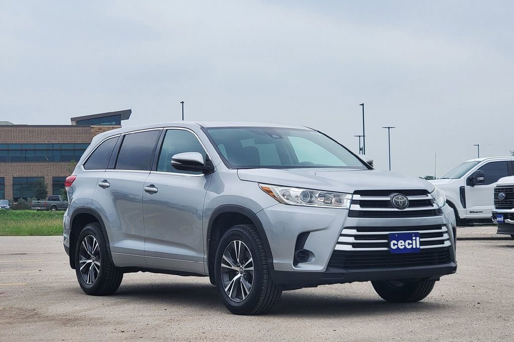 Used 2017 Toyota Highlander LE AWD/4WD image 26