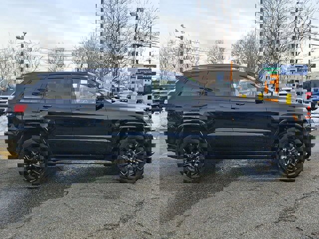 Used 2021 Jeep Grand Cherokee Laredo X image 9