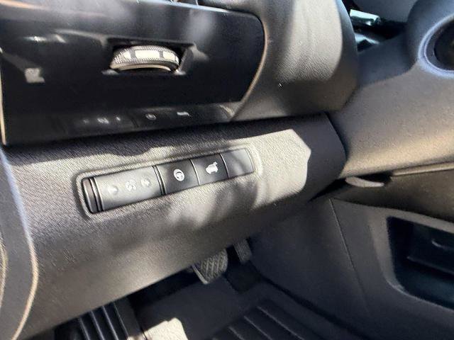 Used 2025 Nissan Pathfinder SV AWD/4WD image 15
