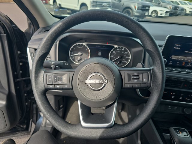 Used 2024 Nissan Rogue S AWD/4WD image 14