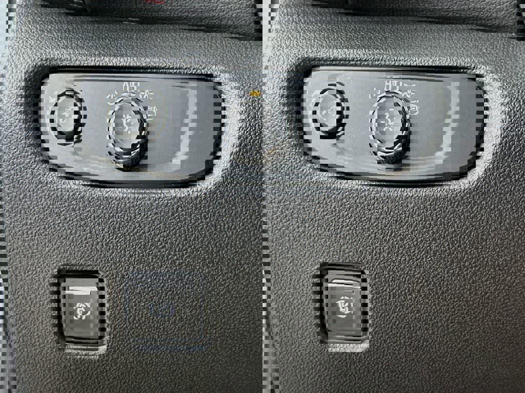 Used 2025 Chevrolet Blazer RS image 27