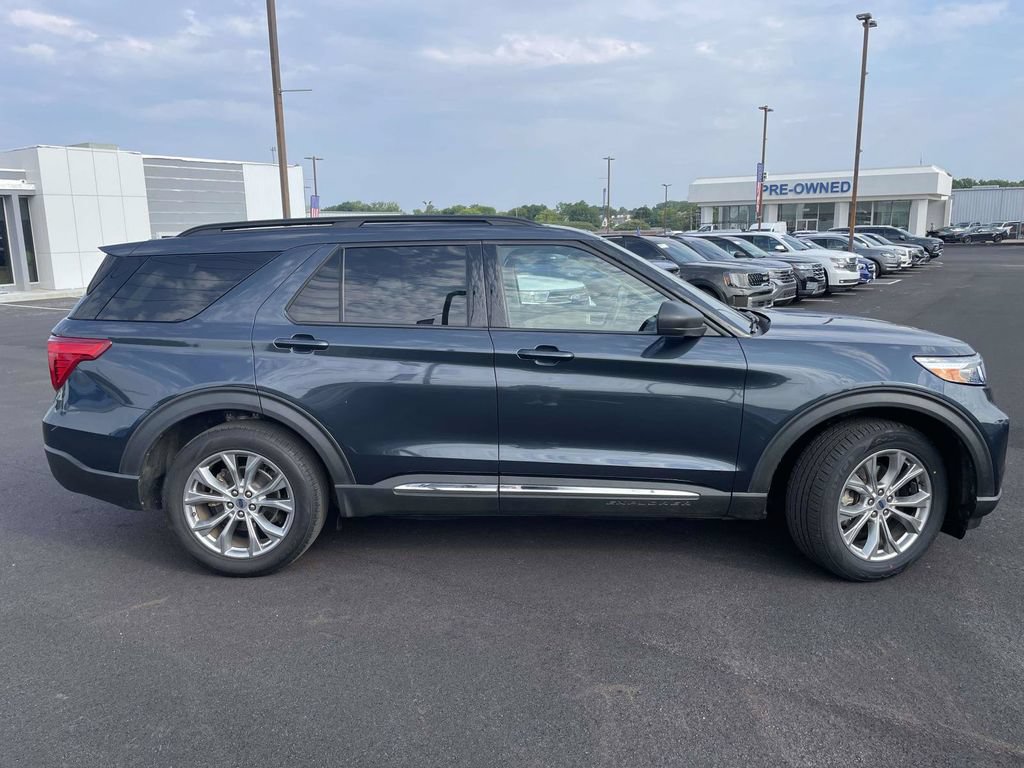 Certified 2022 Ford Explorer XLT w/ Equipment Group 202A RWD image 2