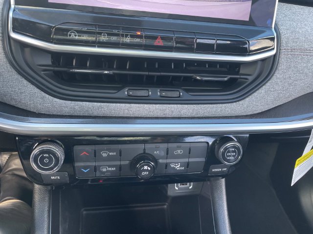 Used 2023 Jeep Compass Latitude w/ Sun and Sound Group AWD/4WD image 33