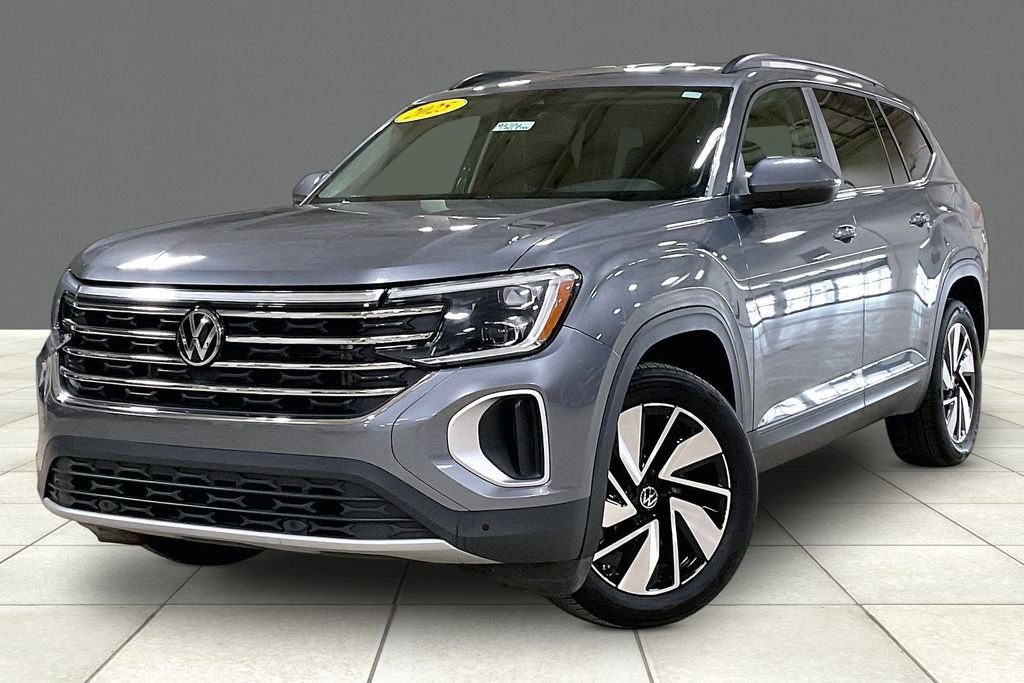 Used 2025 Volkswagen Atlas SE AWD/4WD image 2