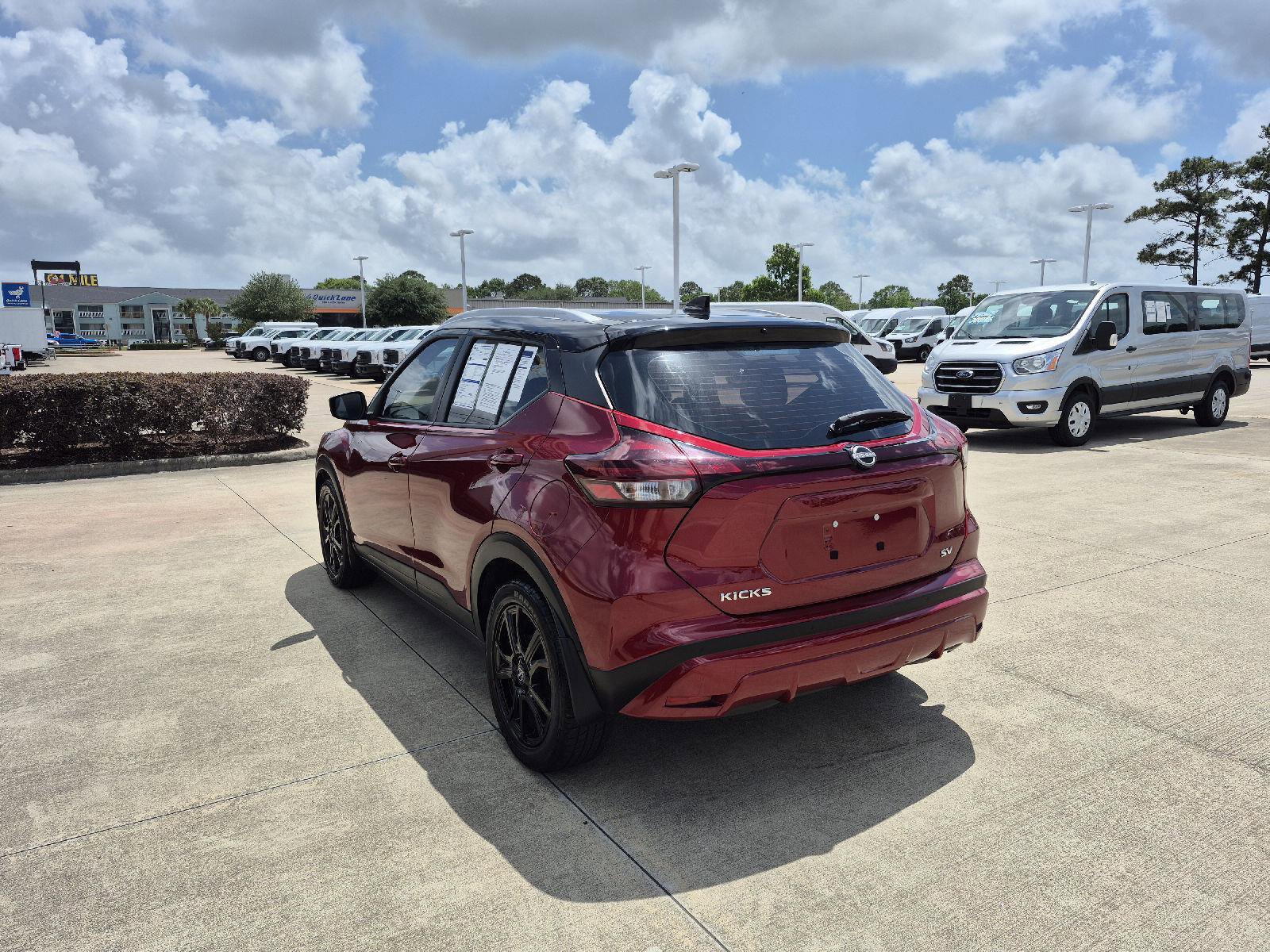 Used 2023 Nissan Kicks SV image 3