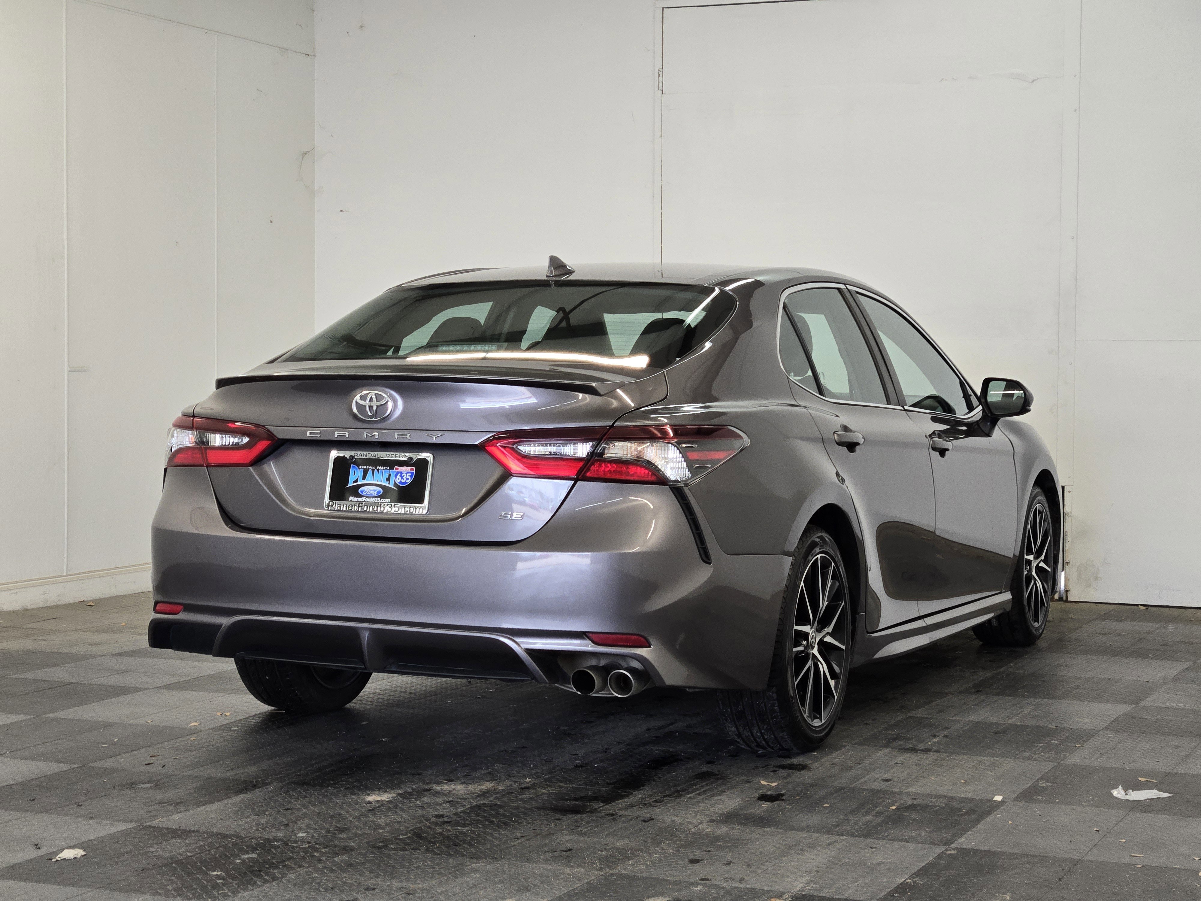 Used 2021 Toyota Camry SE FWD image 4
