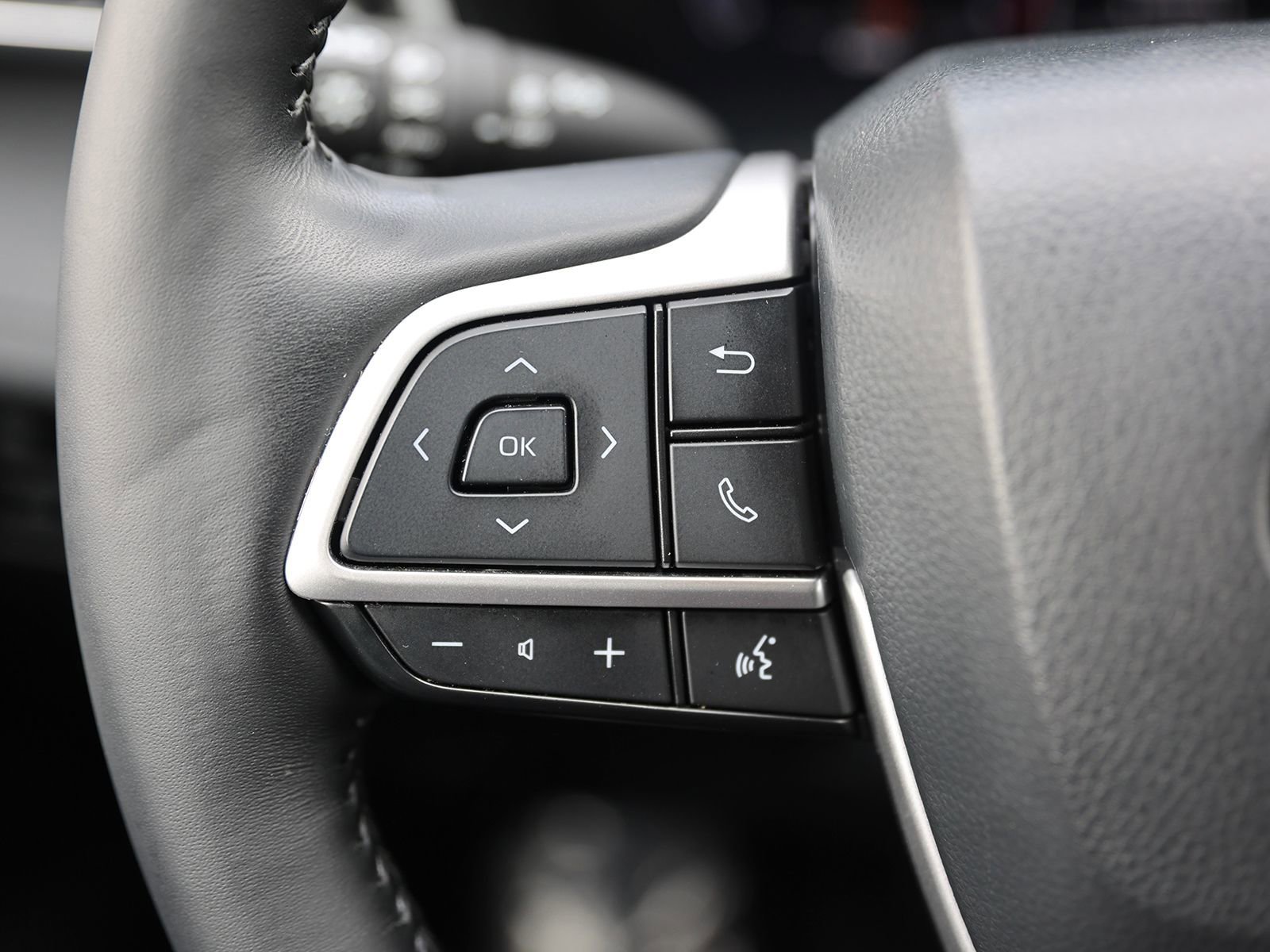 Used 2023 Toyota Highlander Platinum AWD/4WD image 43