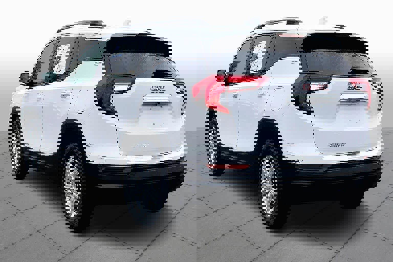 Used 2022 GMC Terrain SLE w/ Driver Convenience Package image 2