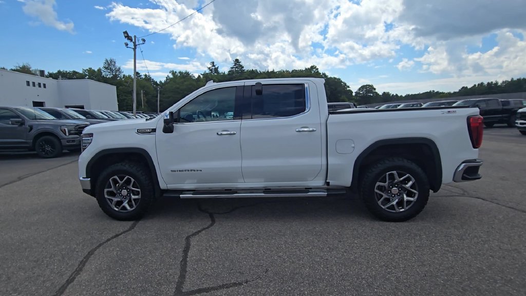 Used 2022 GMC Sierra 1500 SLT w/ SLT Premium Plus Package AWD/4WD image 17