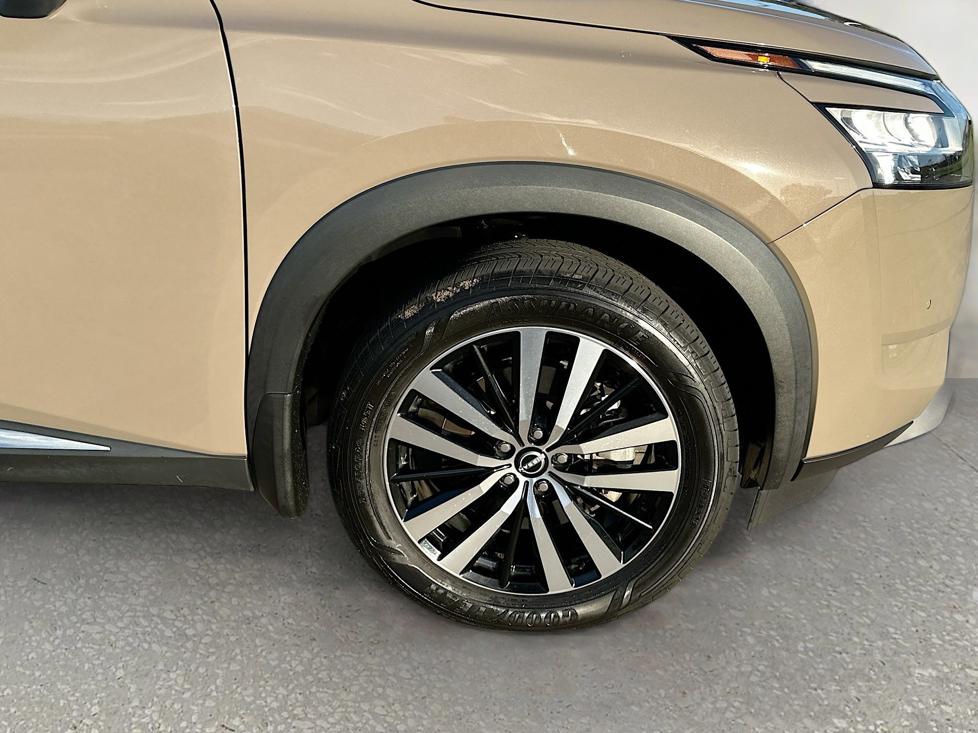 Used 2023 Nissan Pathfinder Platinum w/ Cargo Package image 32