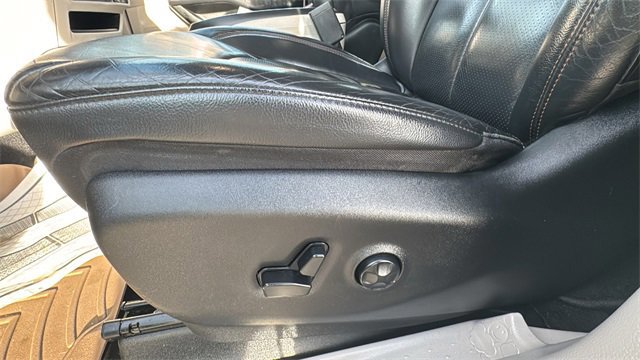 Used 2018 Chrysler Pacifica Touring-L image 10