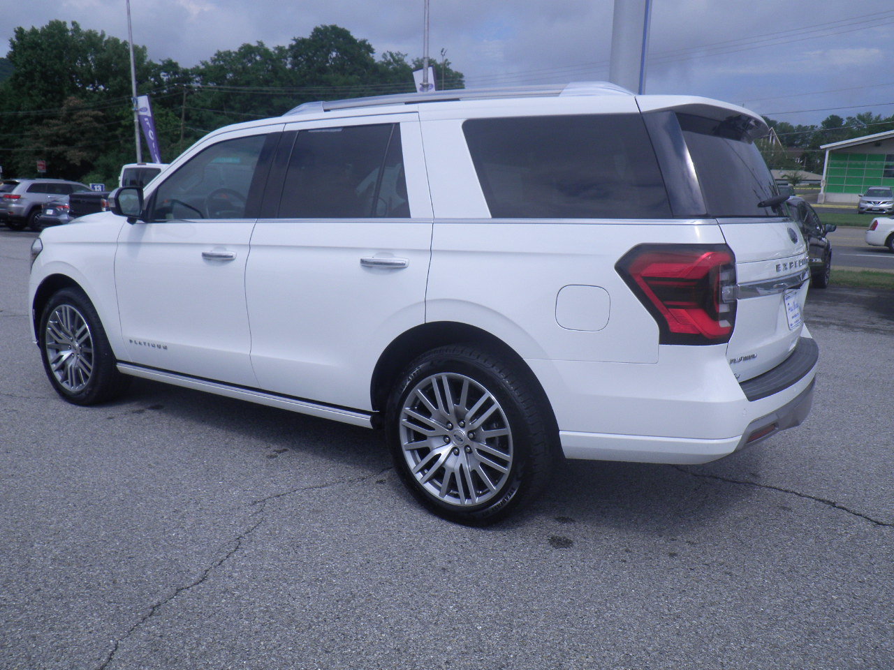Certified 2023 Ford Expedition Platinum AWD/4WD image 4