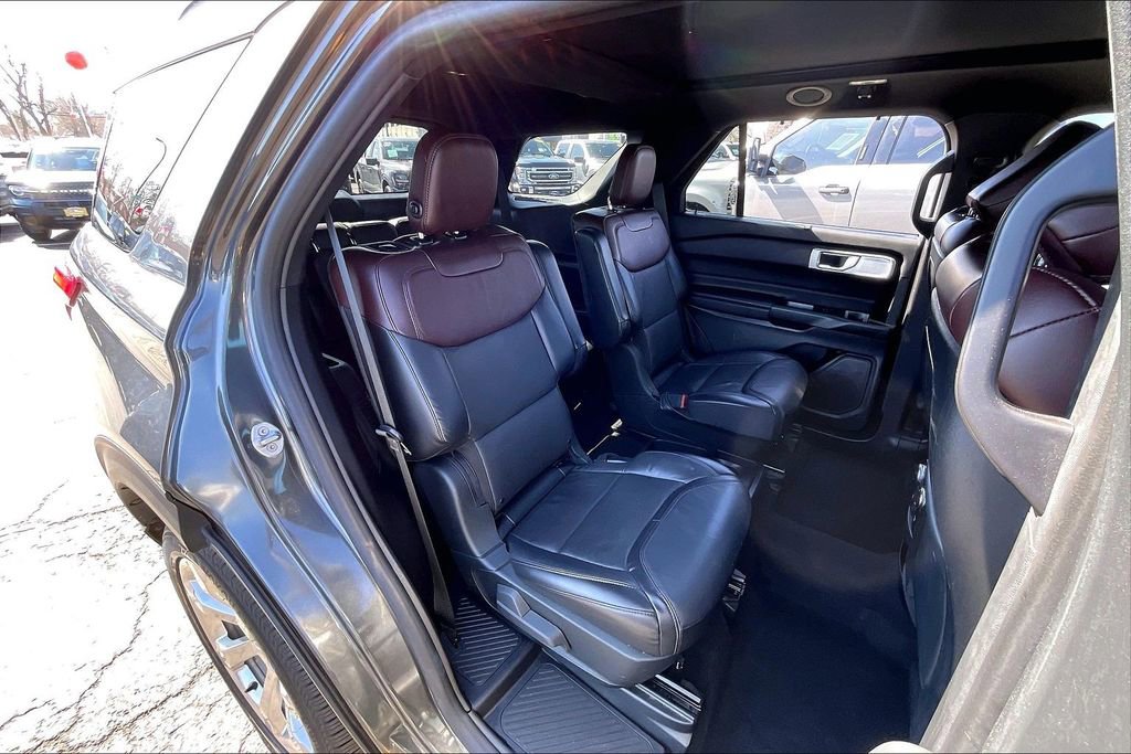 Certified 2020 Ford Explorer Platinum w/ Premium Technology Package image 25