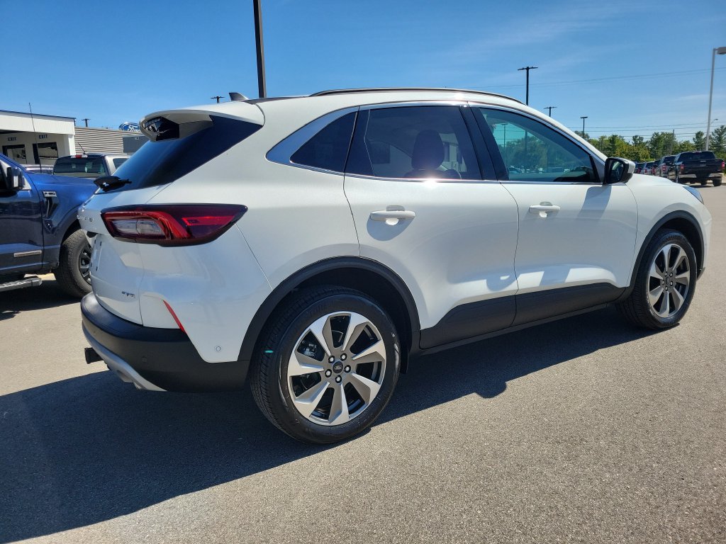 Certified 2023 Ford Escape Platinum w/ Premium Technology Package AWD/4WD image 4