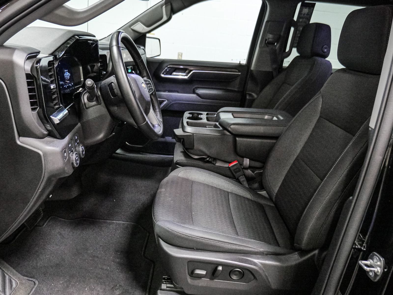 Used 2025 Chevrolet Silverado 1500 LT image 17