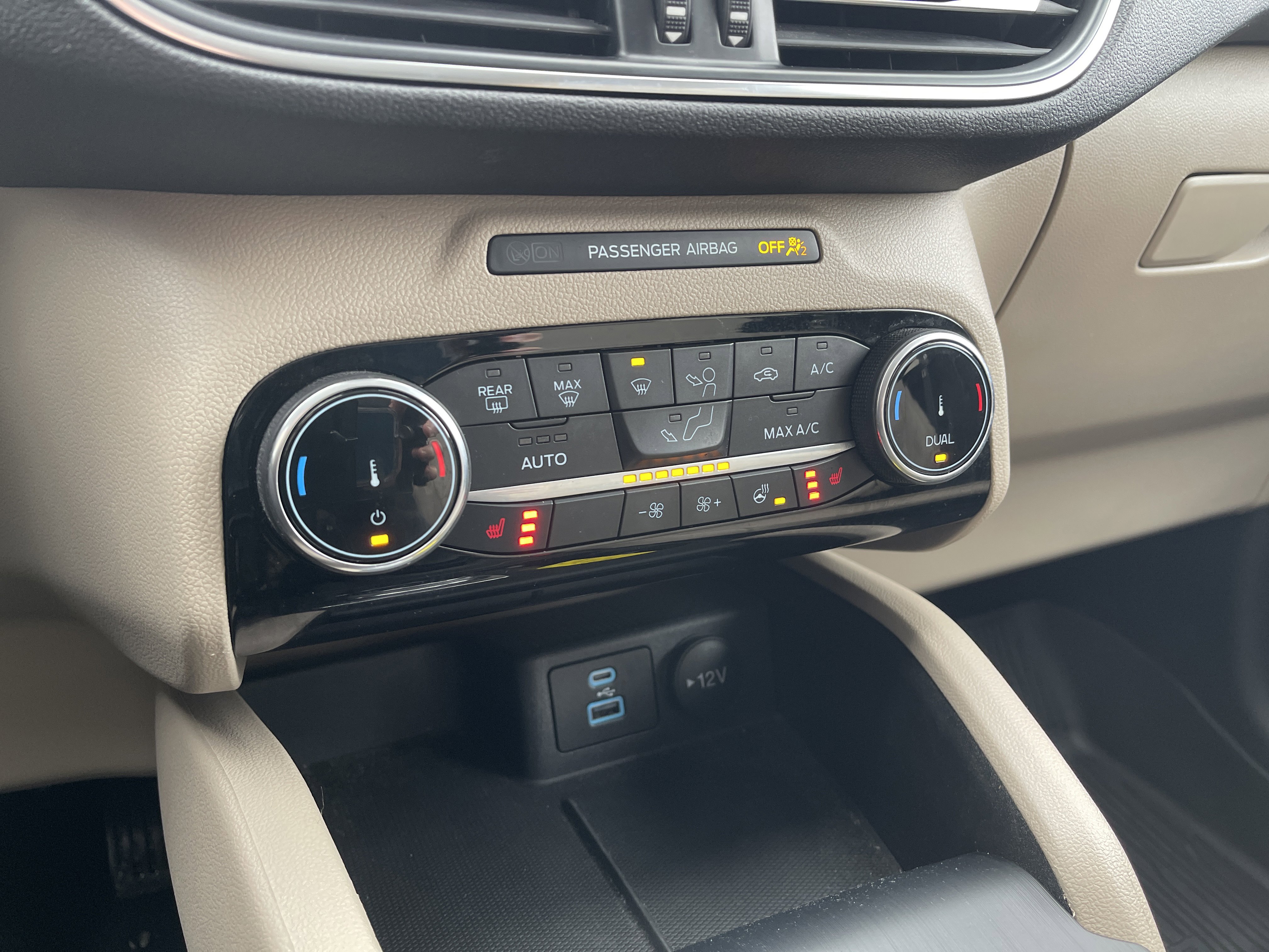 Certified 2022 Ford Escape Titanium image 21