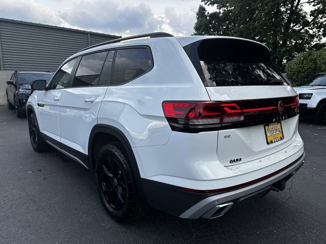 Used 2024 Volkswagen Atlas Peak Edition SE AWD/4WD image 7