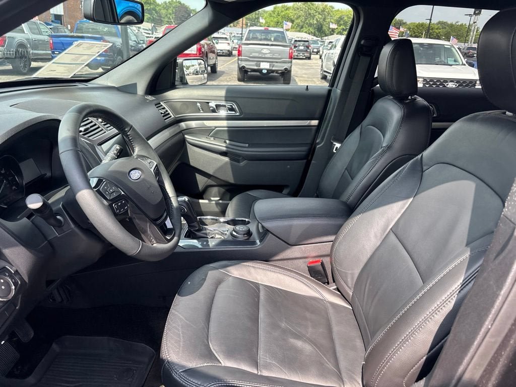 Certified 2018 Ford Explorer XLT w/ Equipment Group 202A AWD/4WD image 2