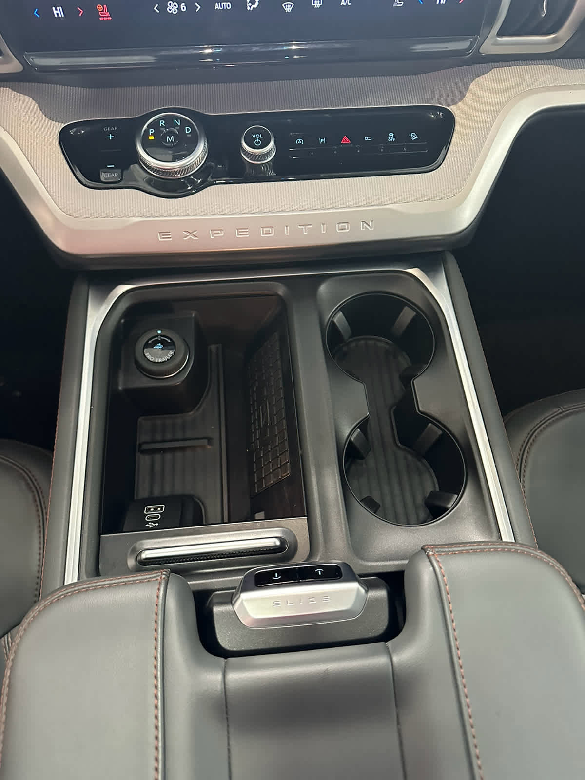 Certified 2025 Ford Expedition Active image 32