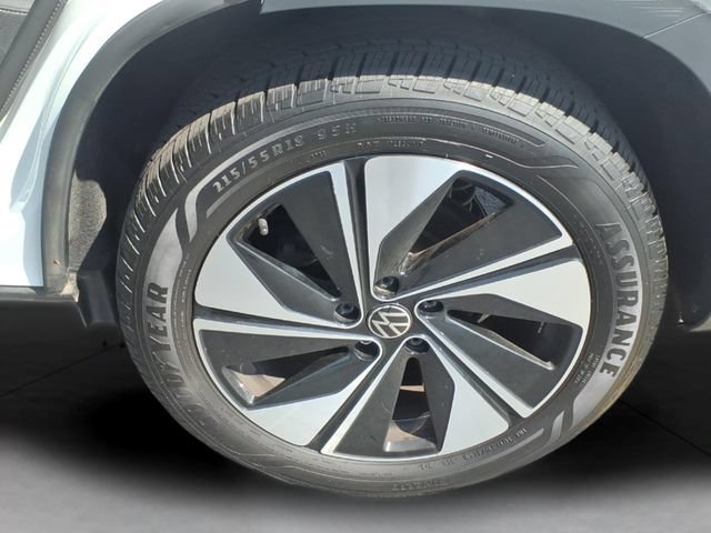 Used 2024 Volkswagen Taos SE AWD/4WD image 16