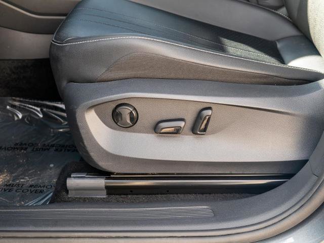 Used 2023 Volkswagen Tiguan SE w/ Panoramic Sunroof Package image 18